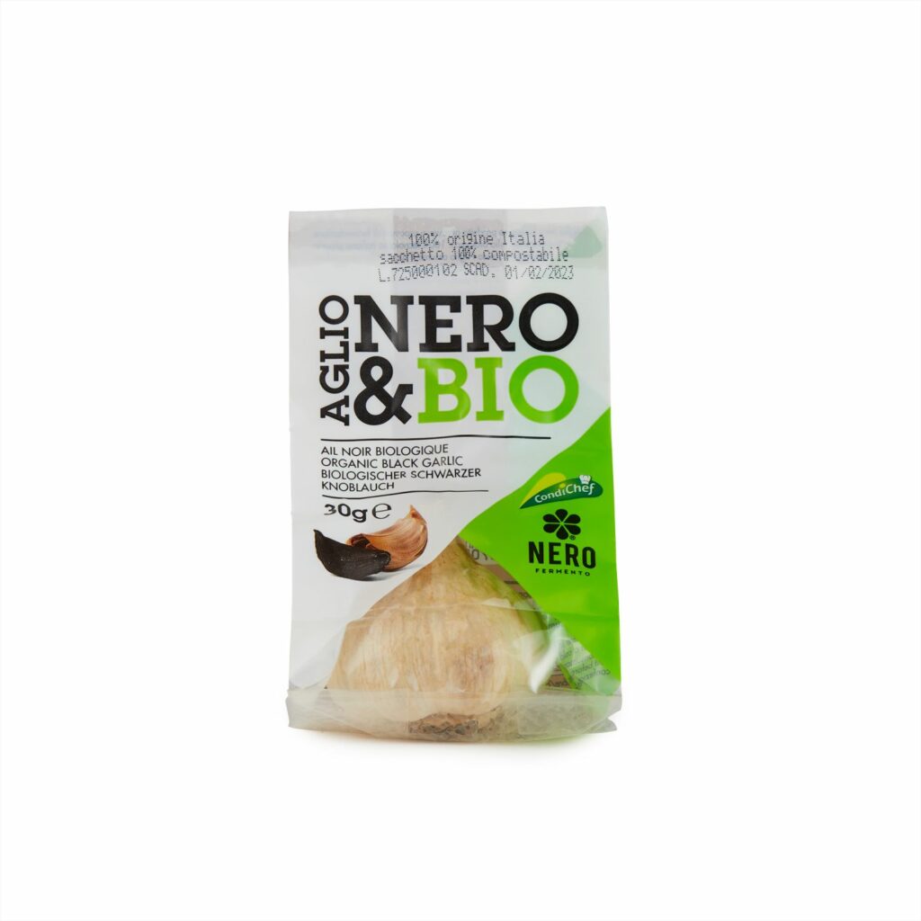 aglio nero aglio bio intero lontano