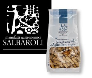 Salbaroli-Logo mit einer Packung gepresster Nudeln mit schwarzem Knoblauch aus Voghiera