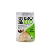 aglio nero aglio bio intero lontano